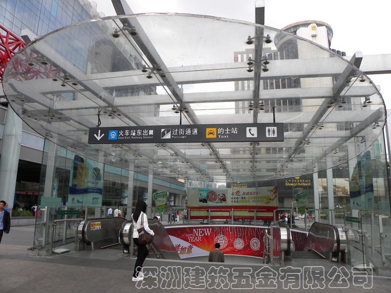 150系列不銹鋼駁接爪在深圳地鐵口的工程實例