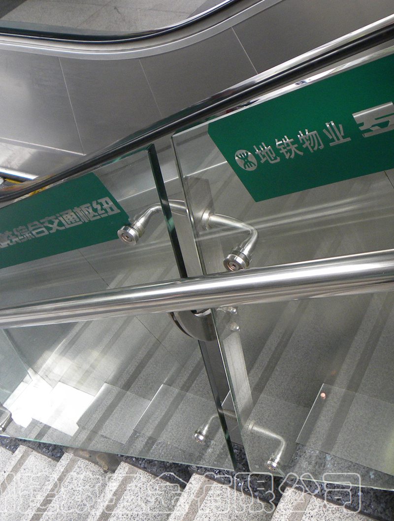 不銹鋼工程立柱在深圳地鐵的運(yùn)用