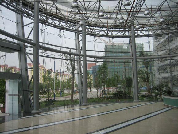 廣州市南沙中心醫(yī)院點(diǎn)式玻璃幕墻的整體實(shí)例.jpg