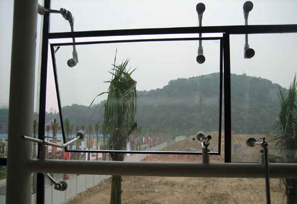 半島城邦中不銹鋼開(kāi)窗器的運(yùn)用.jpg