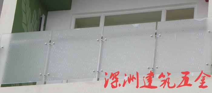 豪生酒店陽臺不銹鋼工程立柱安裝效果圖