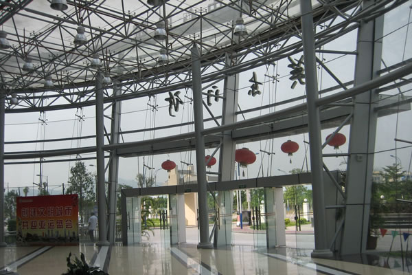 點(diǎn)式幕墻配件在南沙醫(yī)院的安裝效果圖