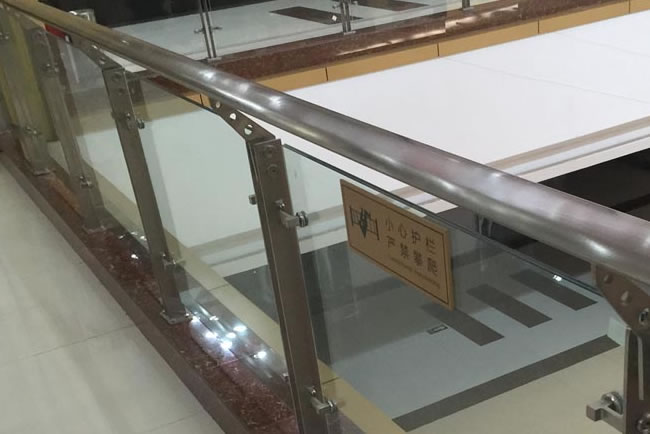 雙扁鋼護(hù)欄立柱